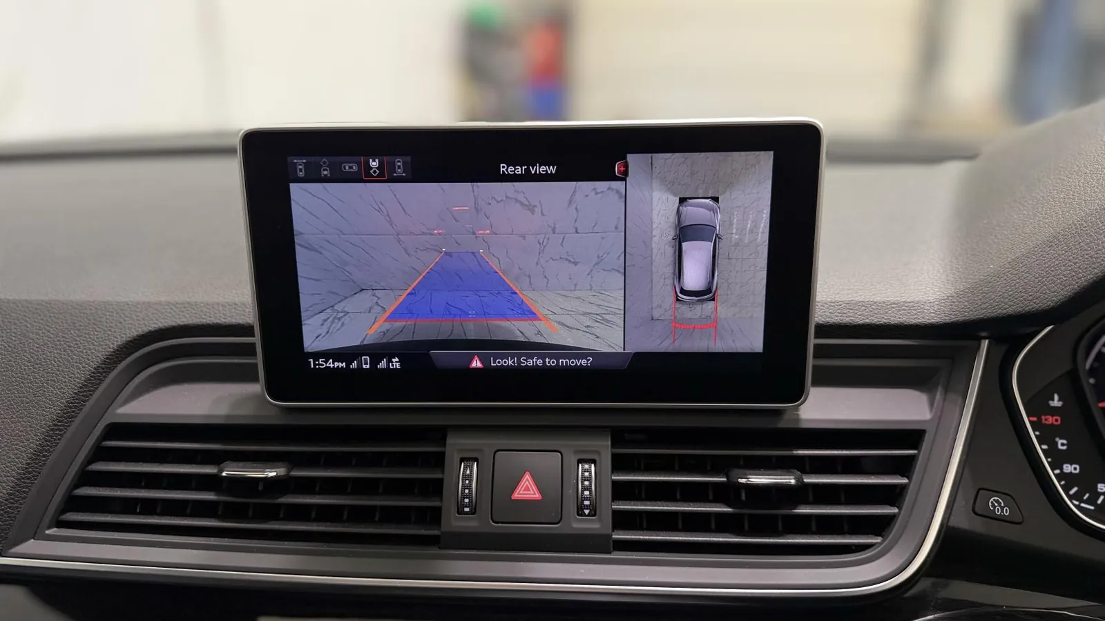 2020 Audi SQ5 — Centre screen showing the reversing camera, above the air vents