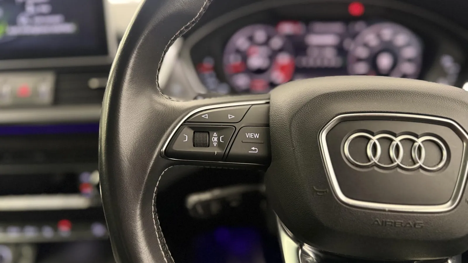 2020 Audi SQ5 — photograph 16 of 50