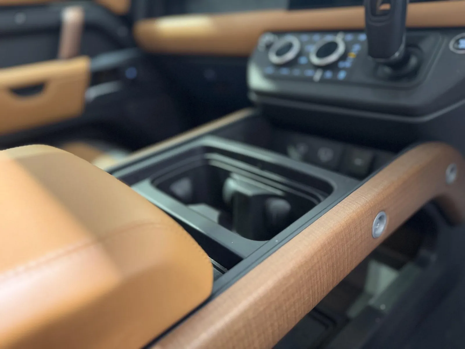 2023 Land Rover Defender 110 — photograph 14 of 52