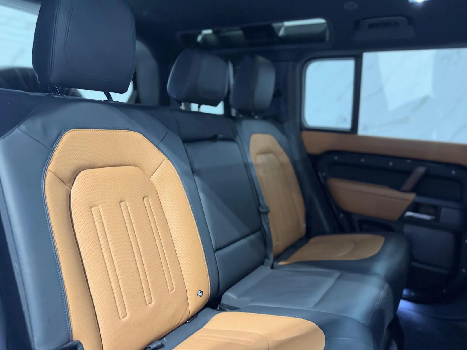 2023 Land Rover Defender 110 — photograph 16 of 52