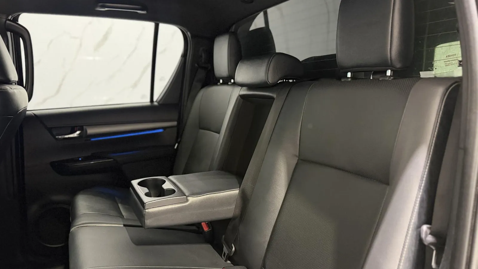2023 Toyota Hilux — photograph 13 of 51