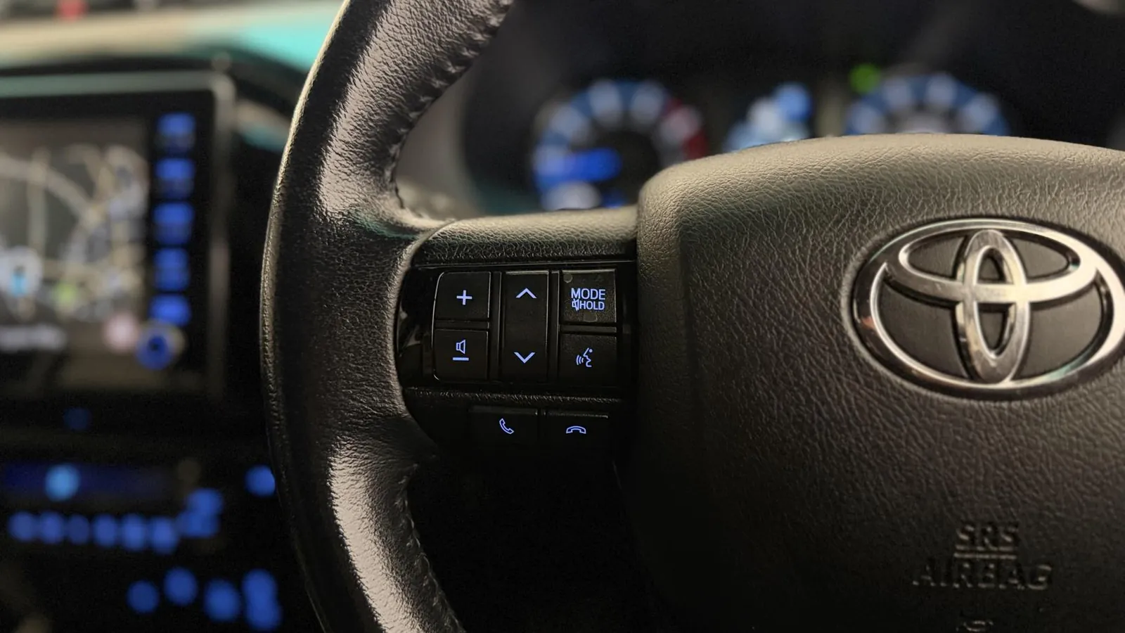 2023 Toyota Hilux — photograph 16 of 51