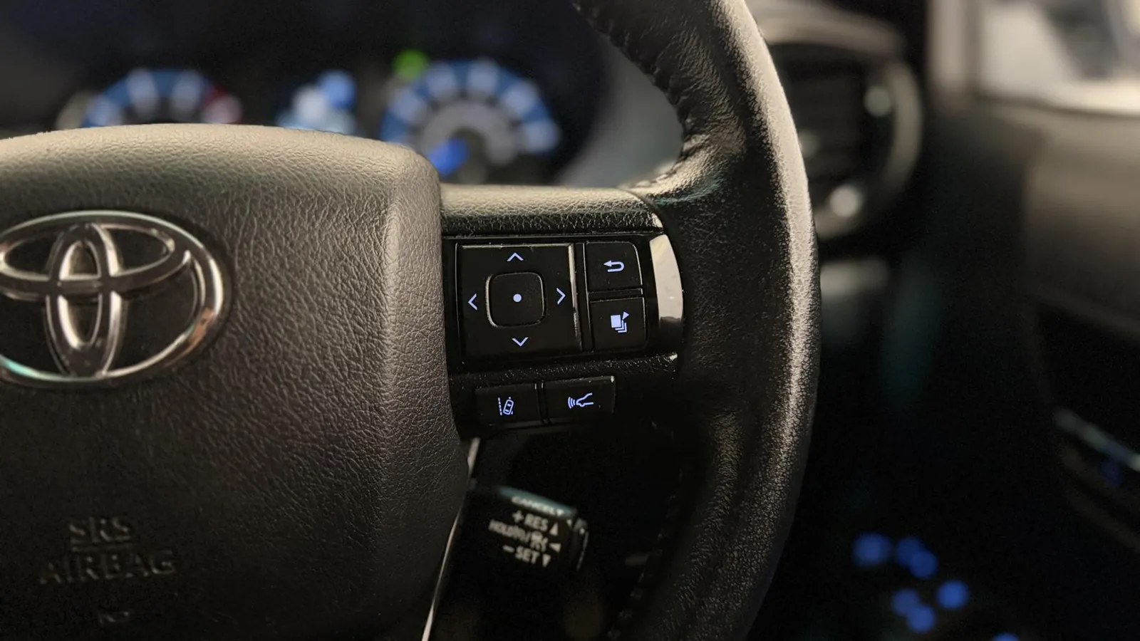2023 Toyota Hilux — photograph 17 of 51