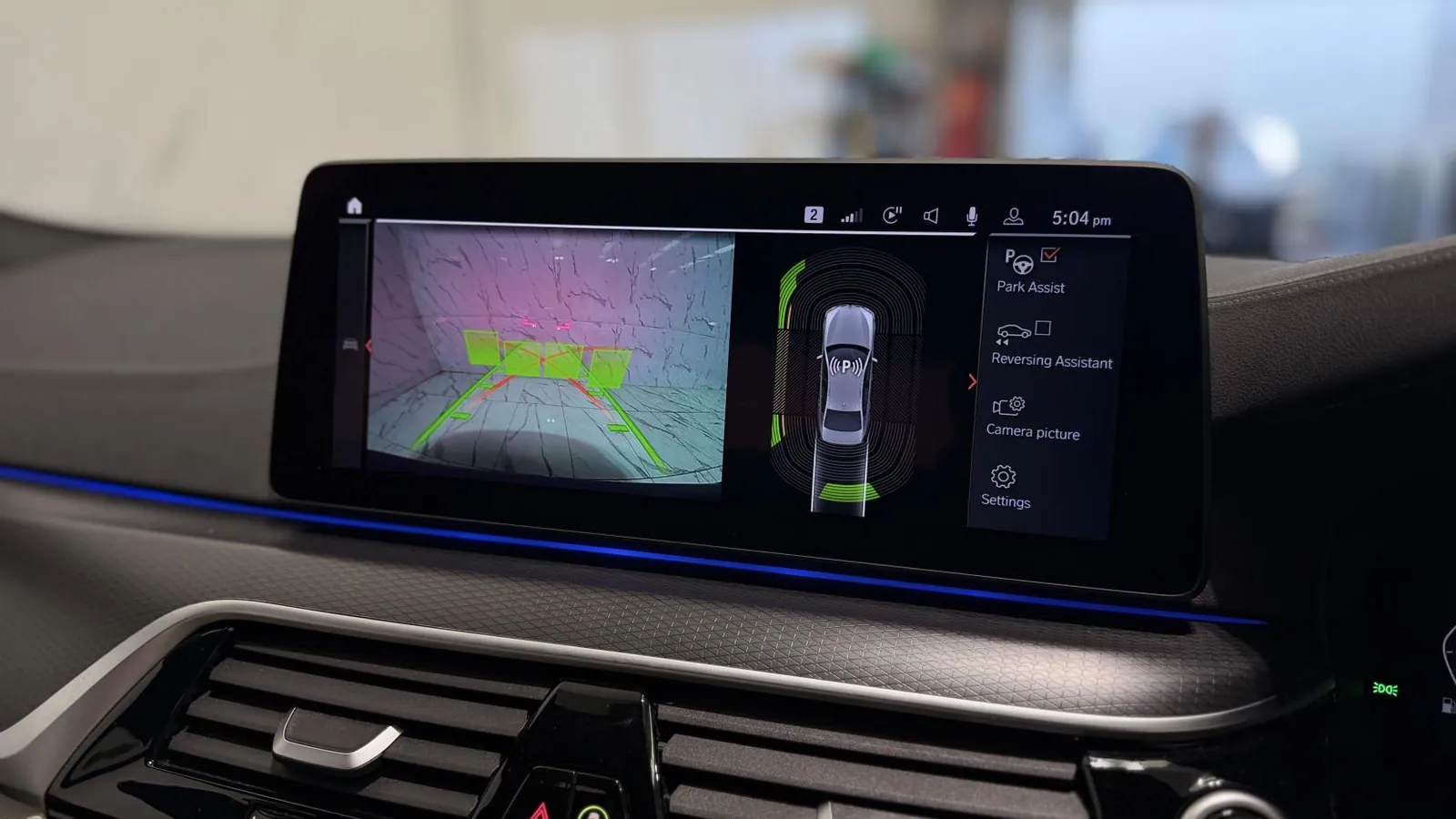 2022 BMW 5 Series — Centre screen showing the parking camera and overhead view