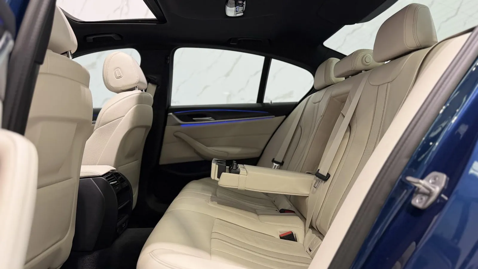 2022 BMW 5 Series — photograph 11 of 49