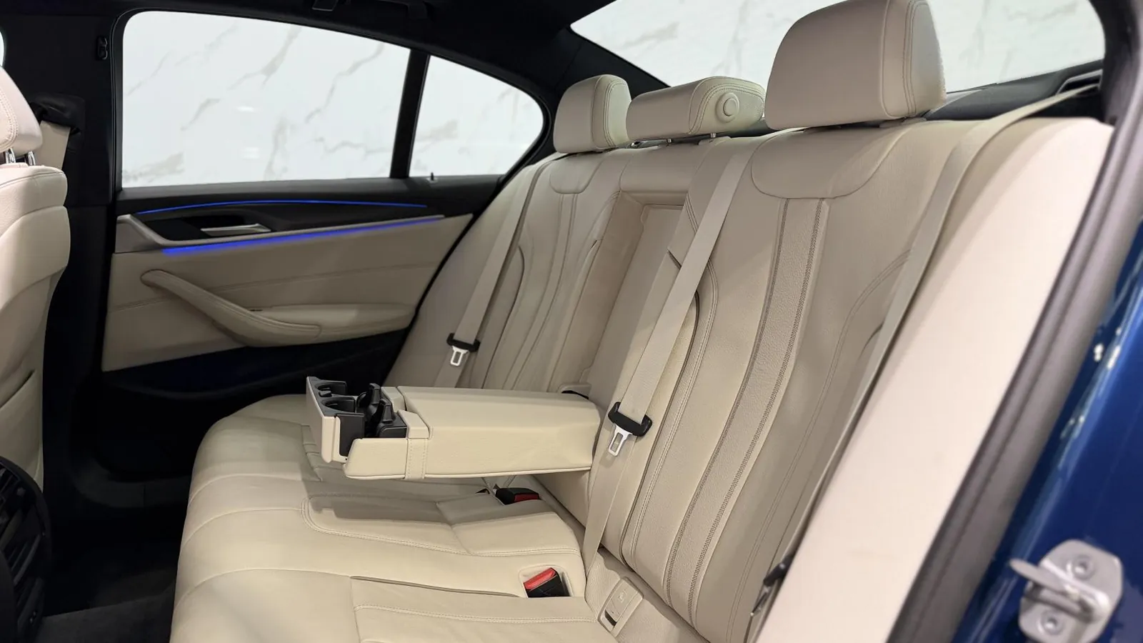 2022 BMW 5 Series — photograph 12 of 49