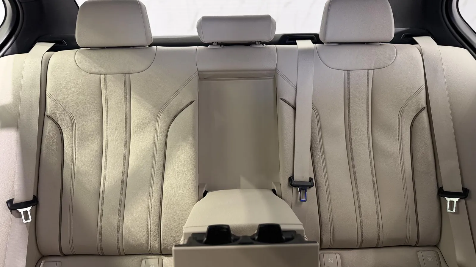 2022 BMW 5 Series — photograph 13 of 49