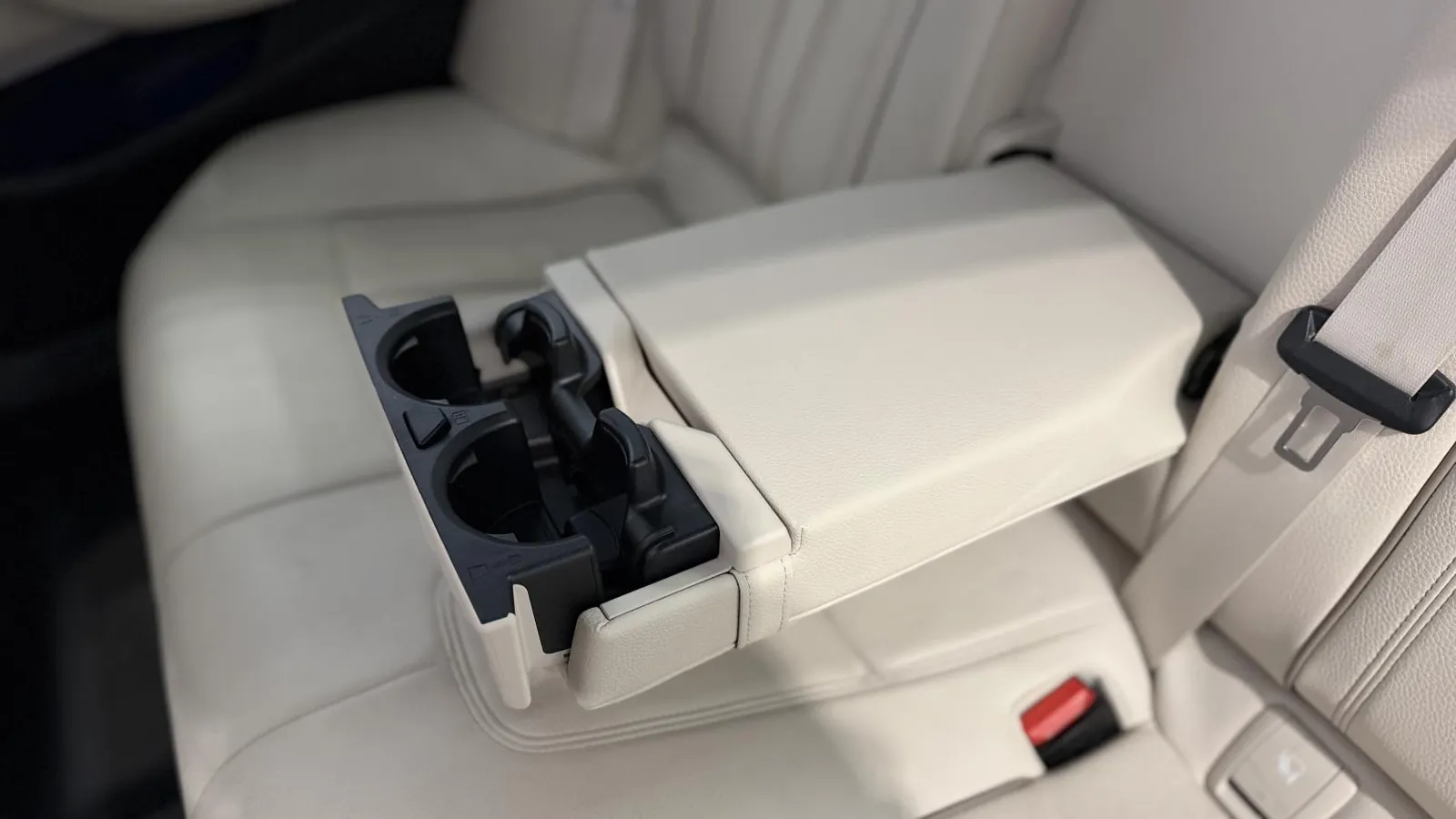 2022 BMW 5 Series — photograph 14 of 49