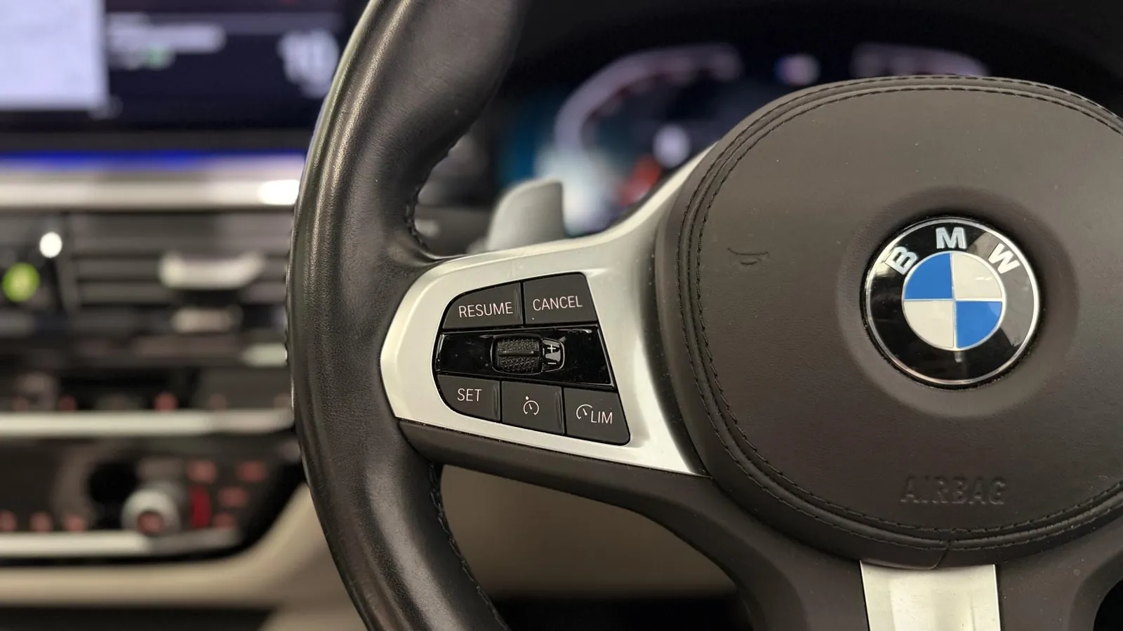 2022 BMW 5 Series — photograph 15 of 49