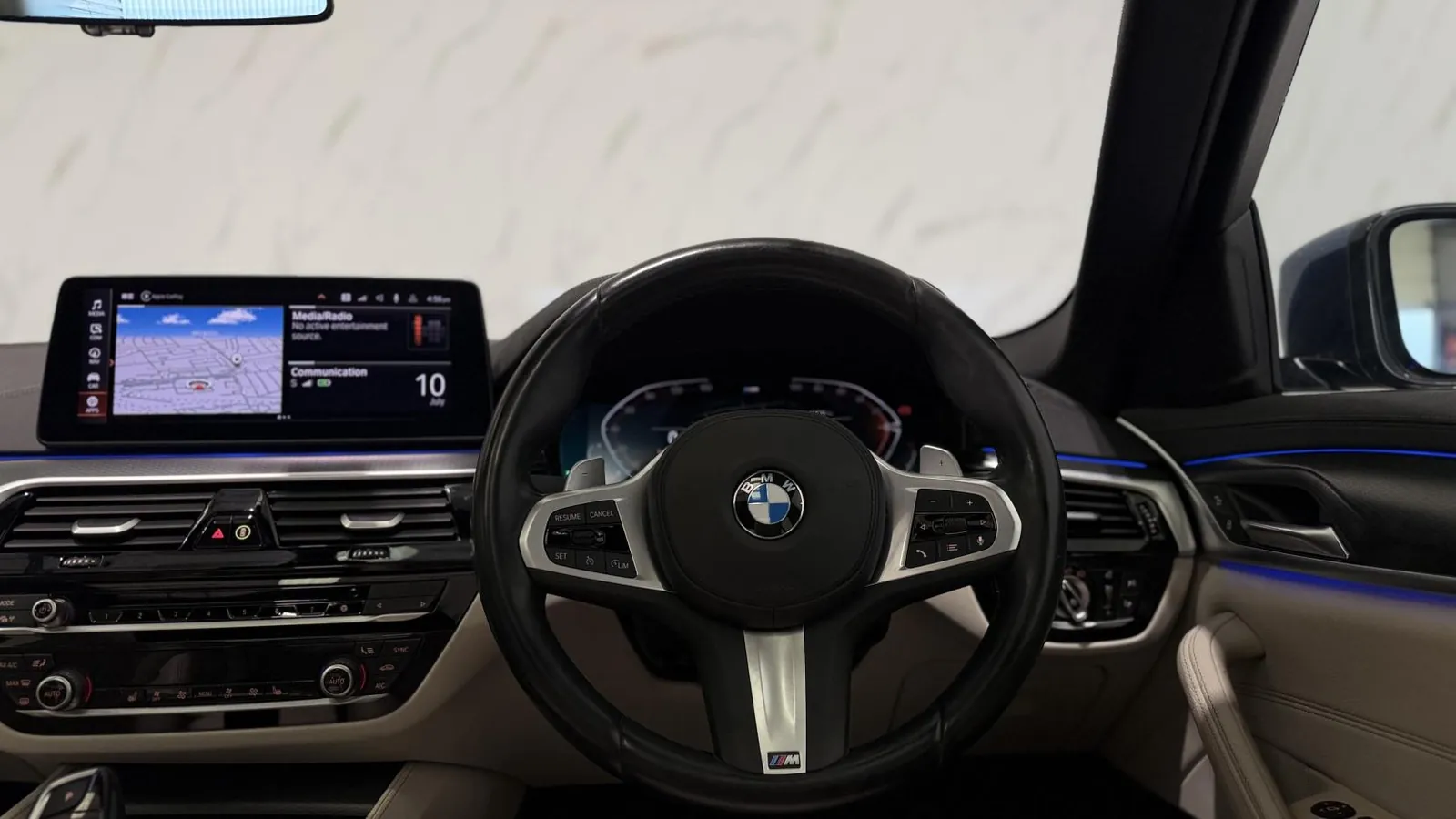 2022 BMW 5 Series — photograph 18 of 49