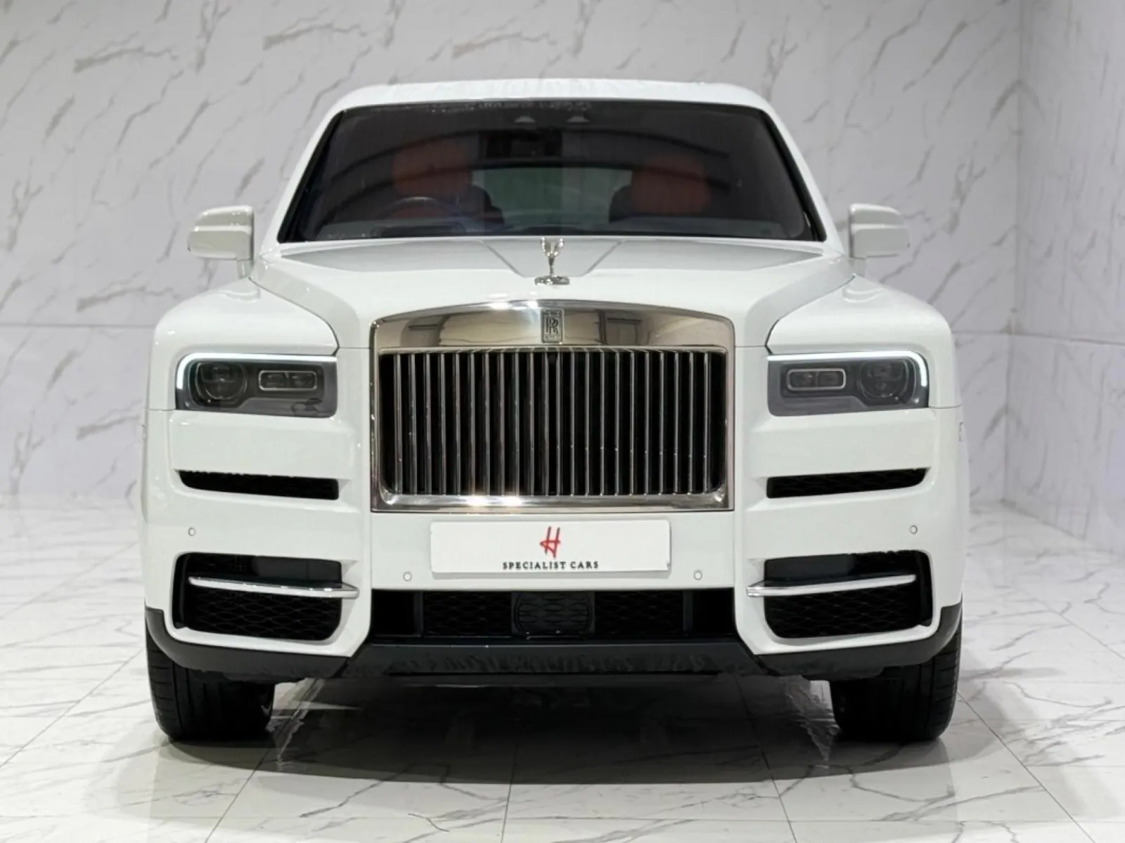 2023 Rolls-Royce Cullinan — Head-on view of the Pantheon grille and Spirit of Ecstasy