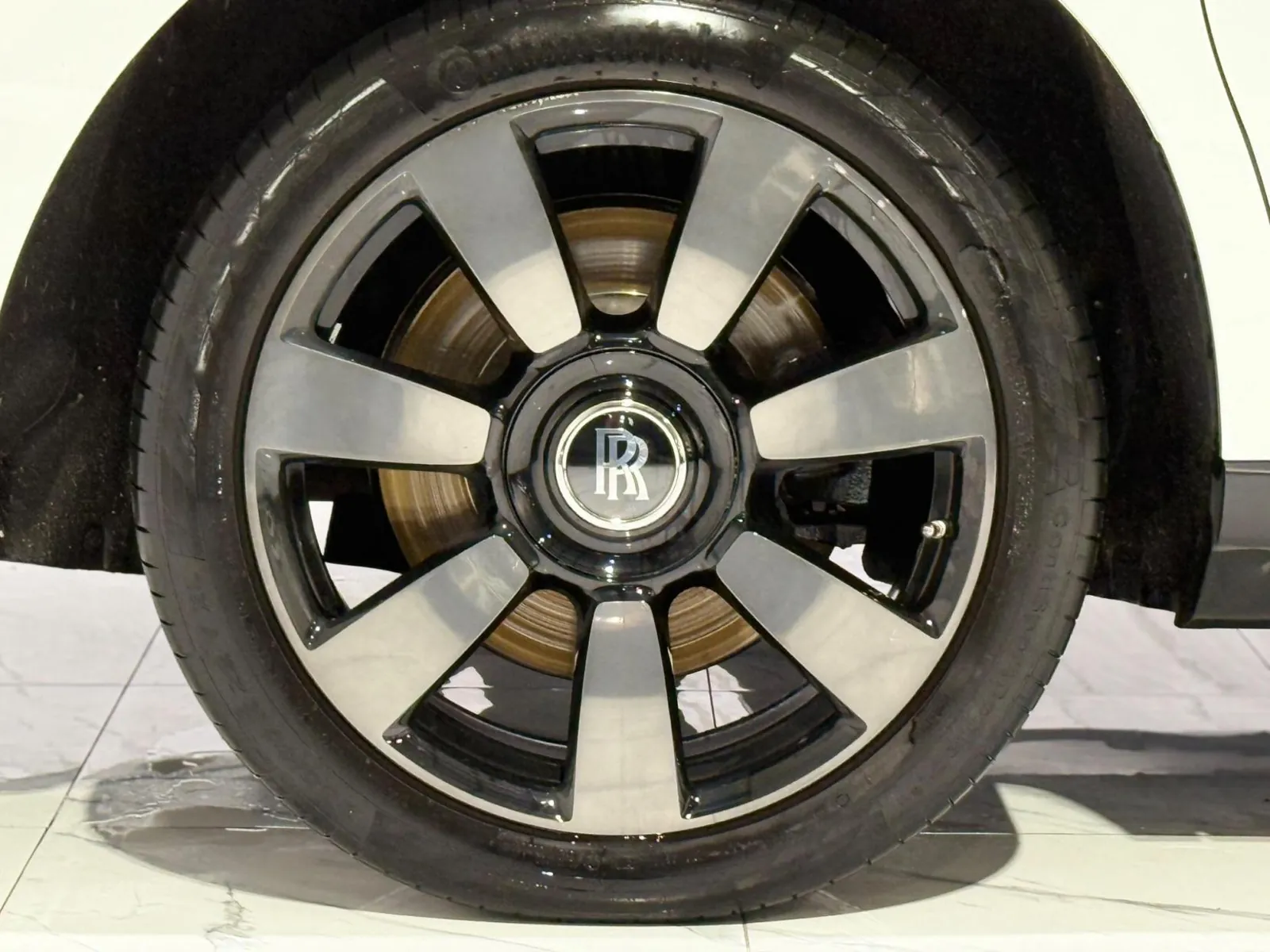 2023 Rolls-Royce Cullinan — Alloy wheel and brake detail