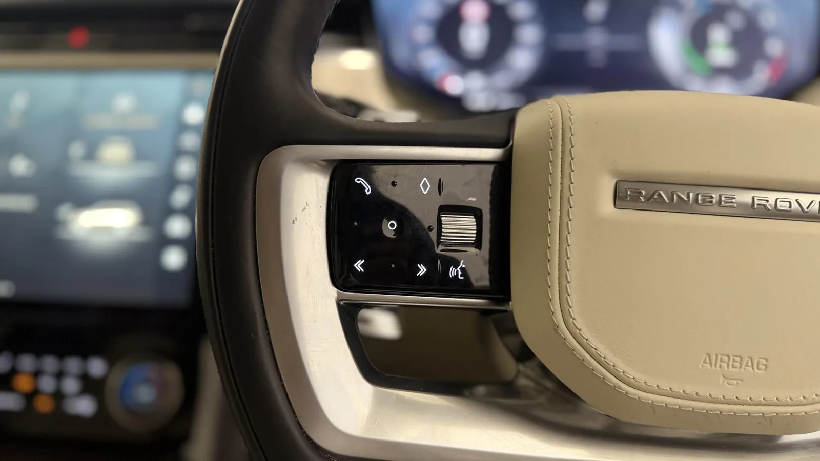 2023 Land Rover Range Rover — photograph 17 of 52
