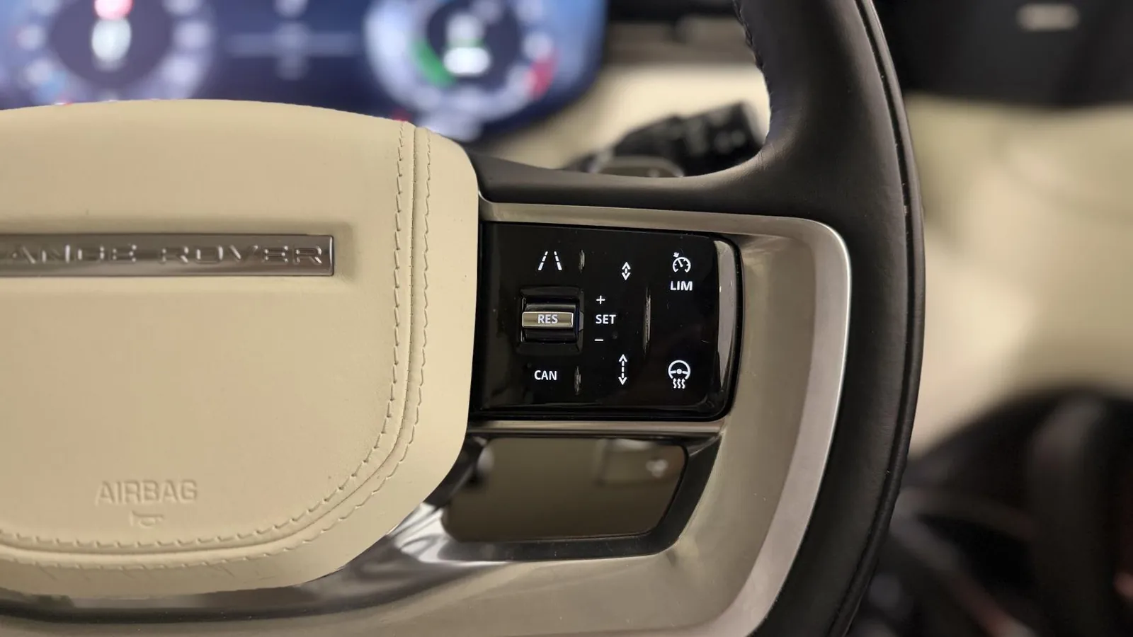 2023 Land Rover Range Rover — photograph 18 of 52