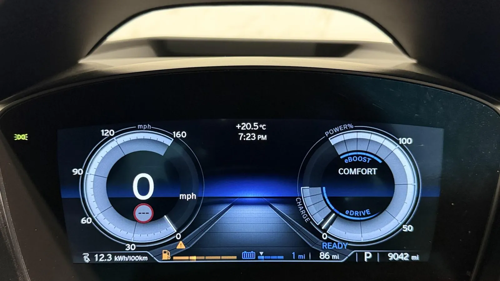 2018 BMW i8 — Digital instrument display reading 0 mph in Comfort mode