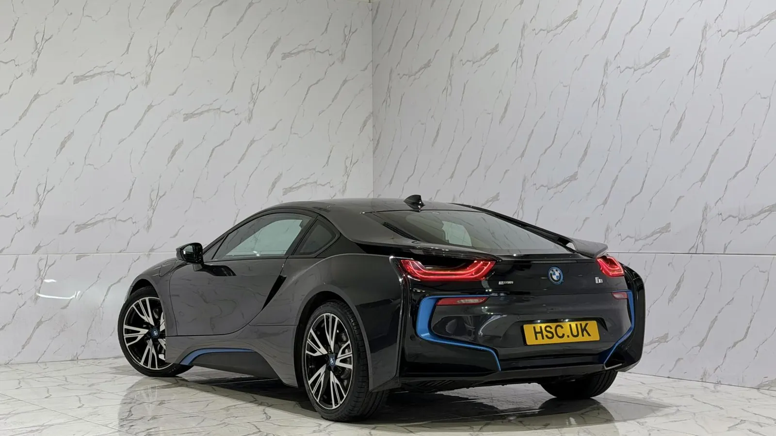 2018 BMW i8 — photograph 11 of 52