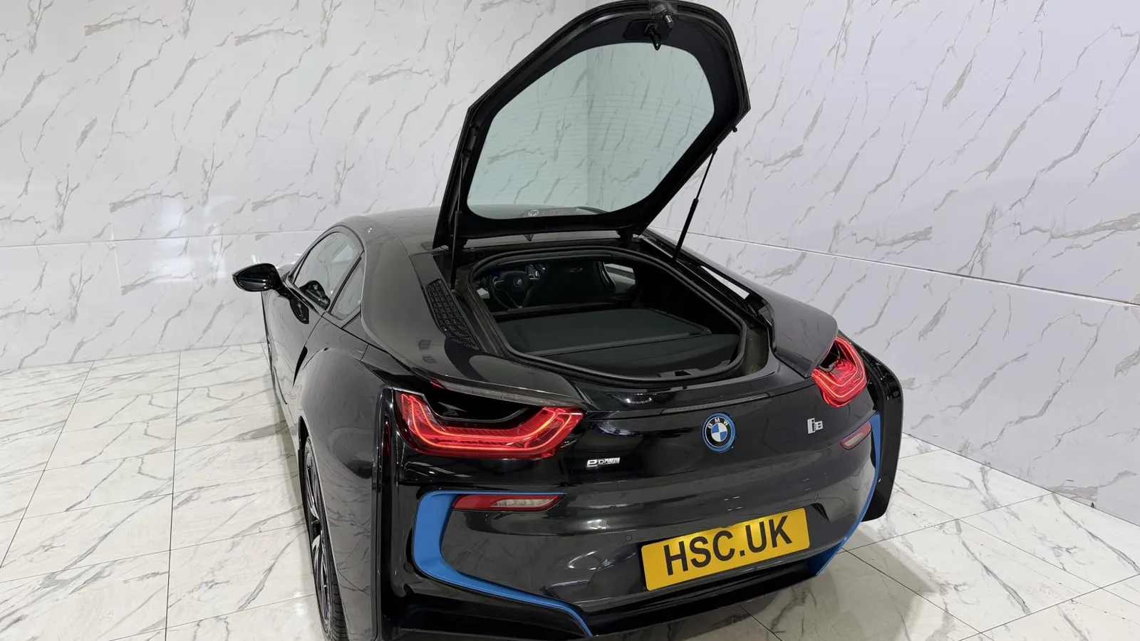 2018 BMW i8 — photograph 12 of 52