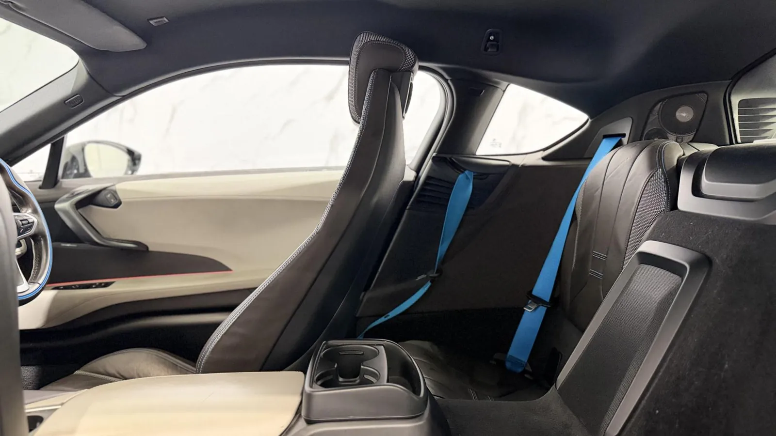 2018 BMW i8 — photograph 15 of 52