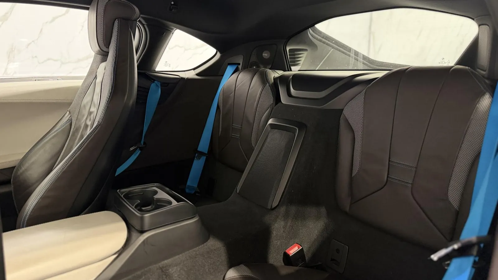2018 BMW i8 — photograph 16 of 52