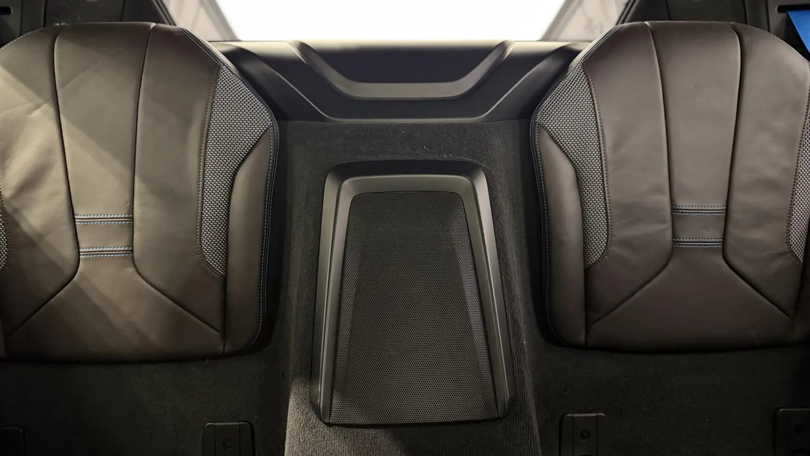 2018 BMW i8 — photograph 17 of 52