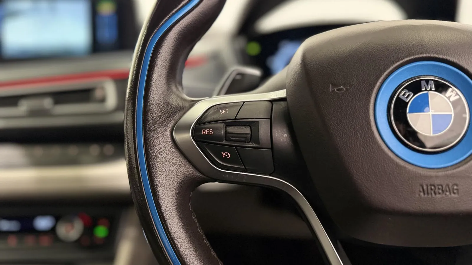 2018 BMW i8 — photograph 18 of 52