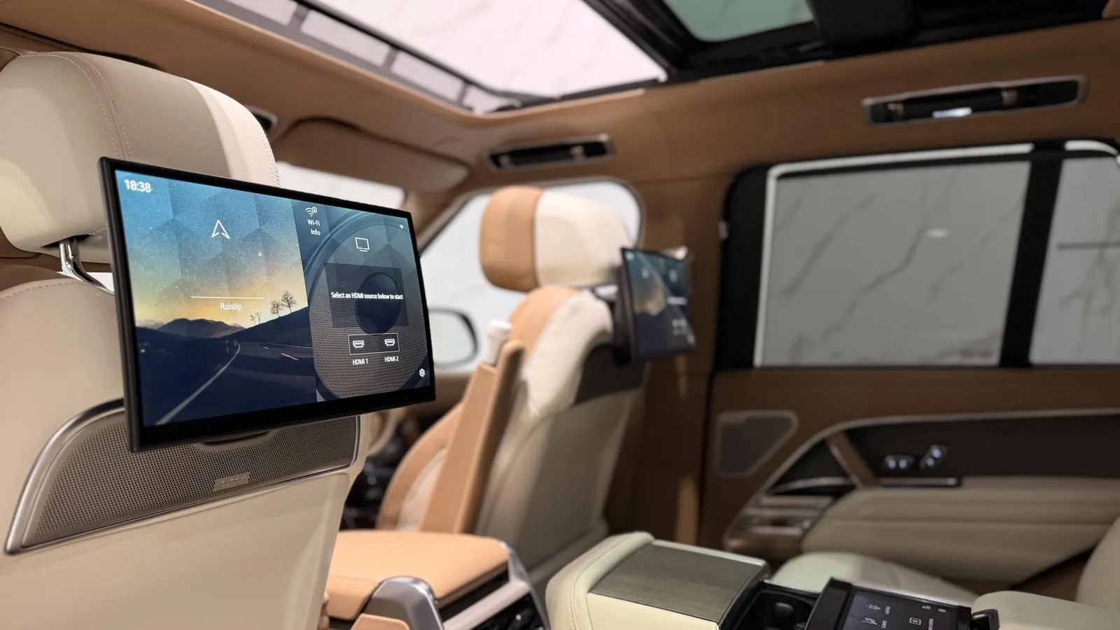 2023 Land Rover Range Rover — photograph 11 of 71