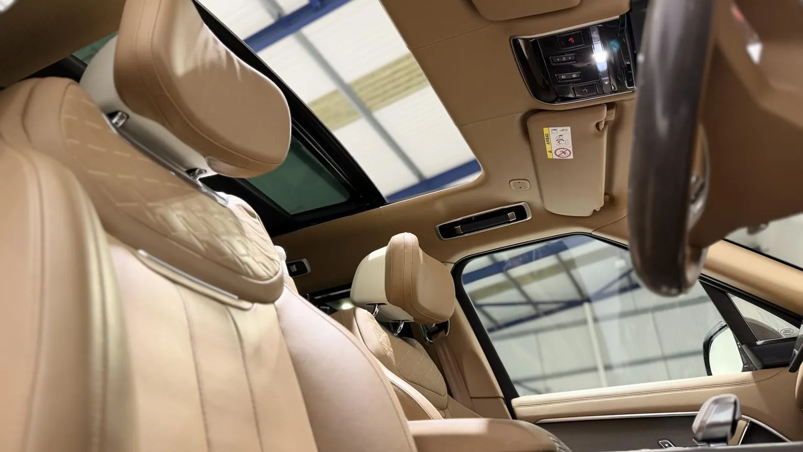 2023 Land Rover Range Rover — photograph 12 of 71