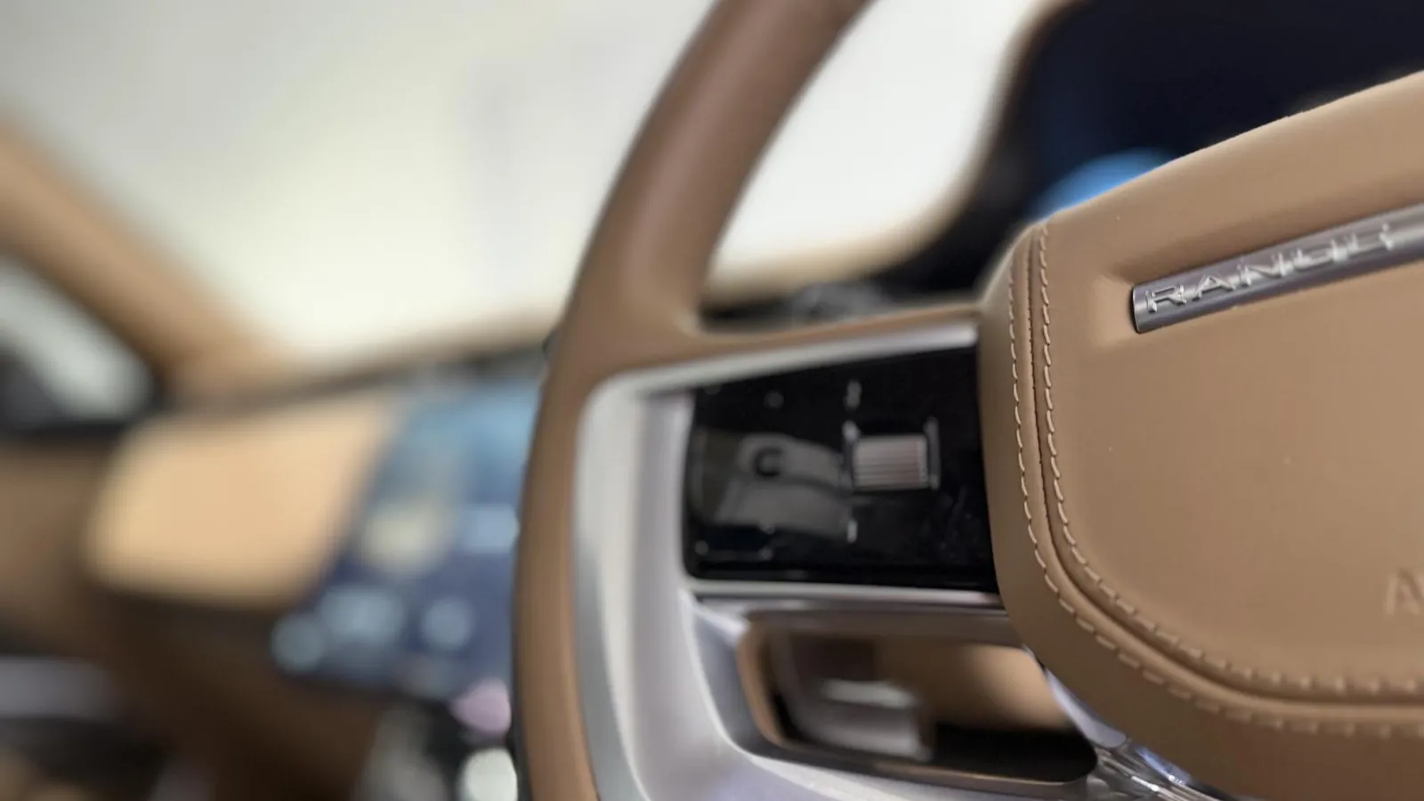 2023 Land Rover Range Rover — photograph 14 of 71