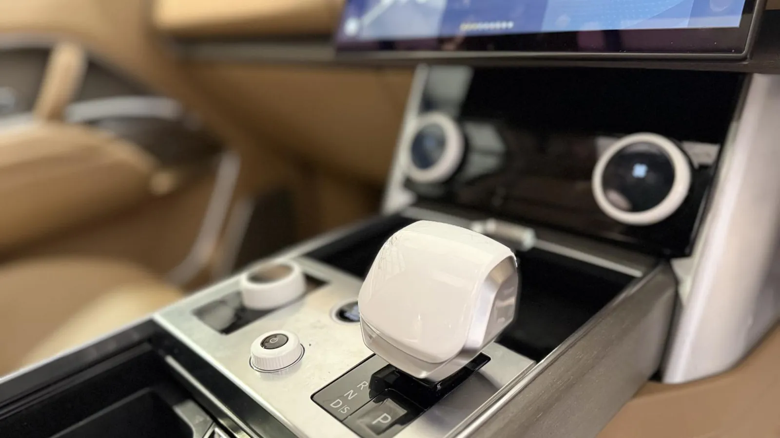 2023 Land Rover Range Rover — photograph 15 of 71