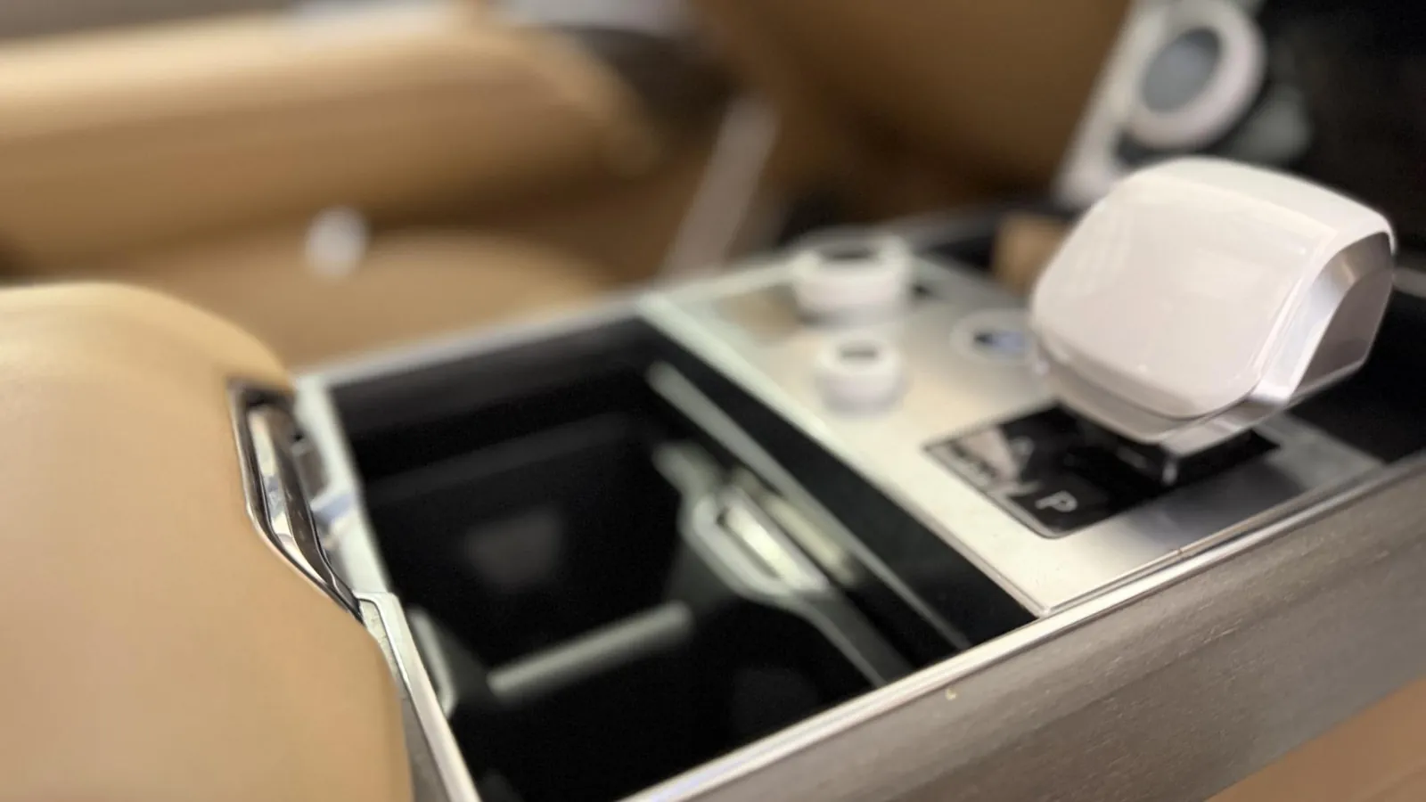 2023 Land Rover Range Rover — photograph 16 of 71