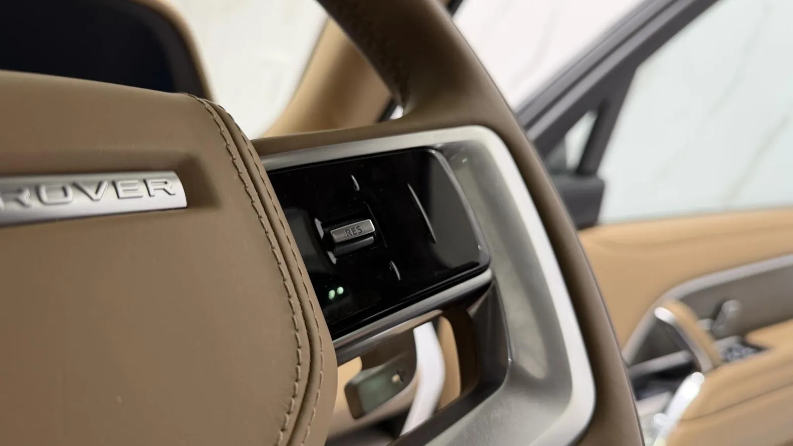 2023 Land Rover Range Rover — photograph 17 of 71