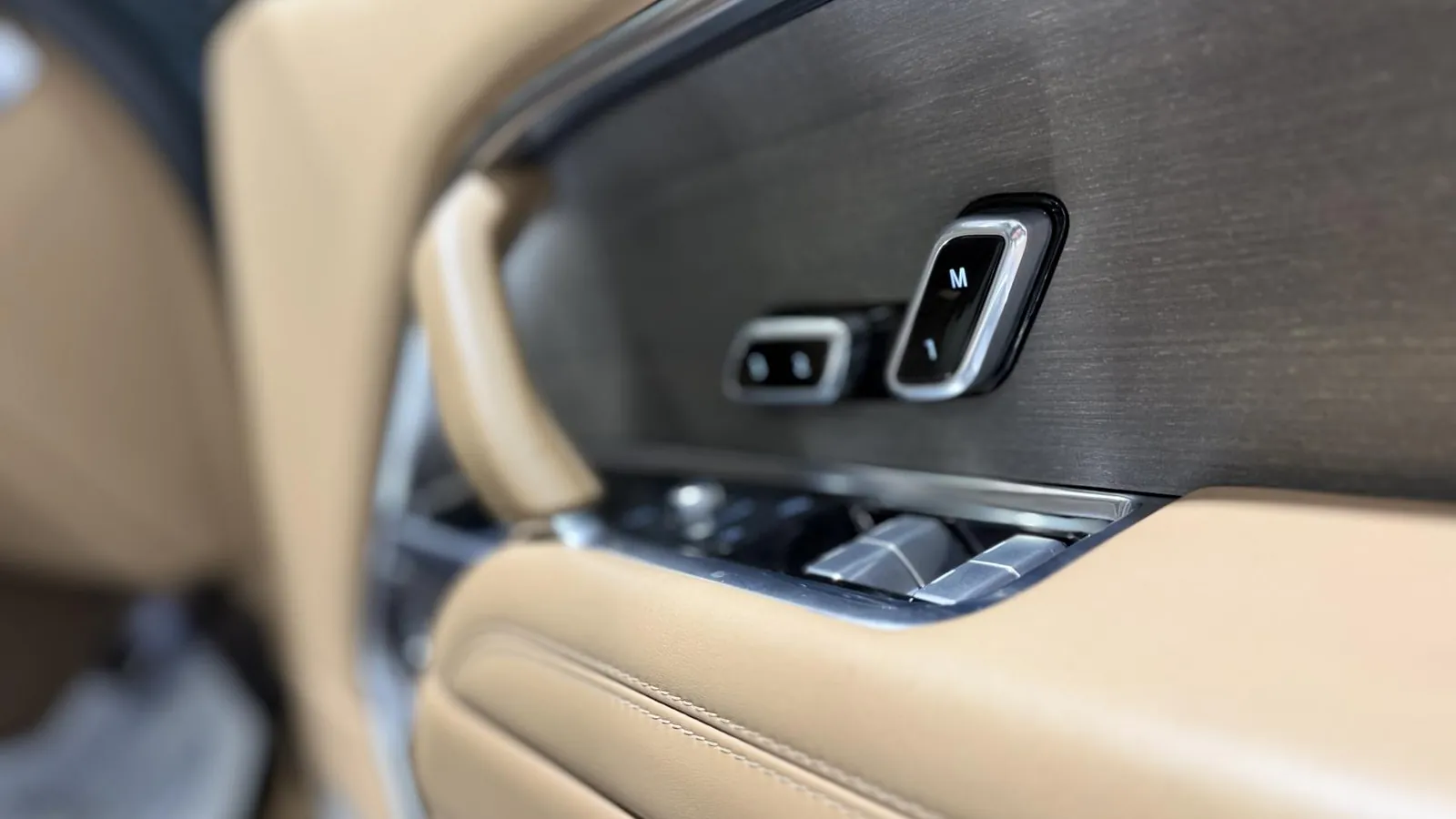 2023 Land Rover Range Rover — photograph 18 of 71