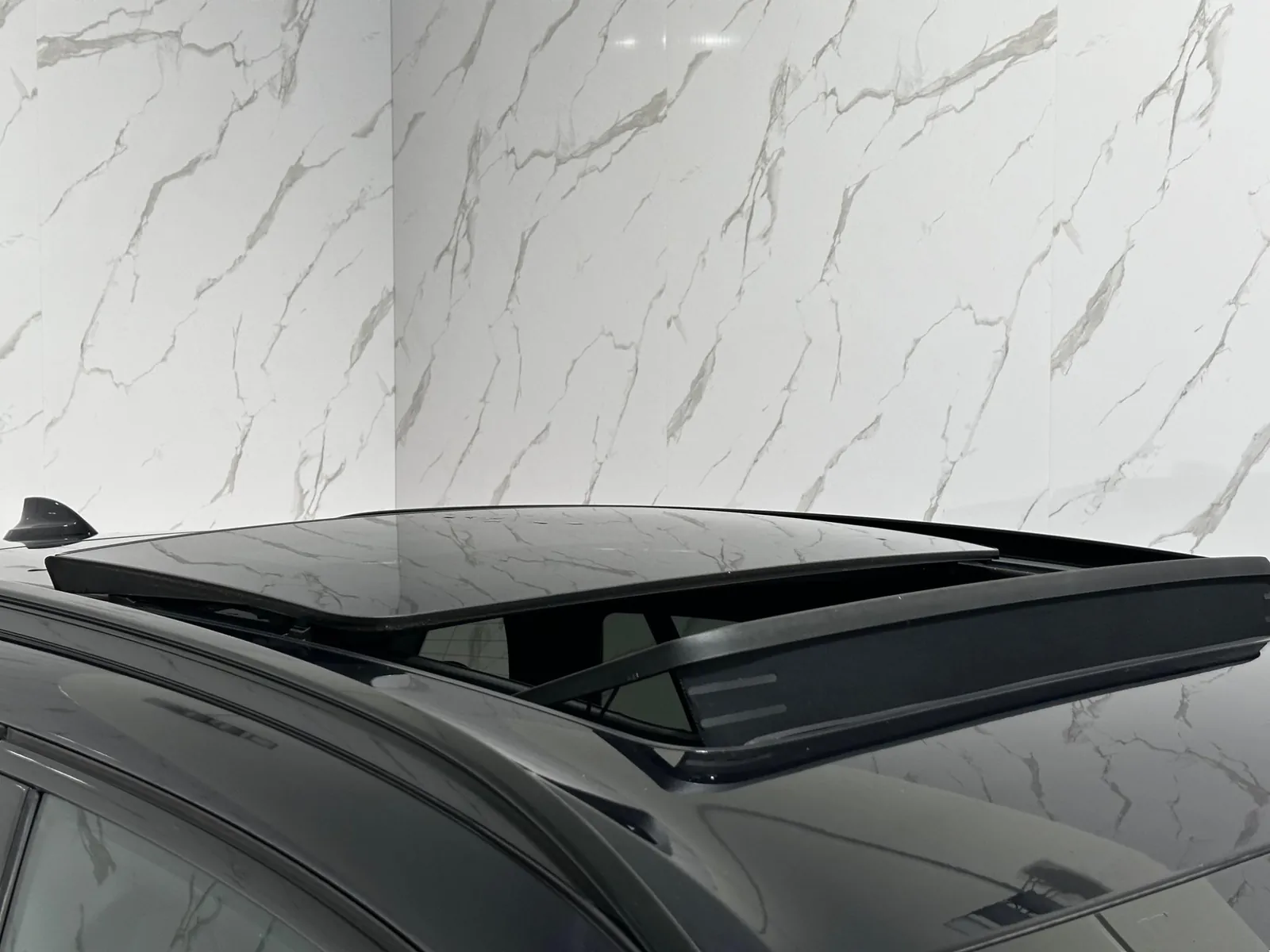 2019 BMW X5 — Panoramic glass roof seen from above