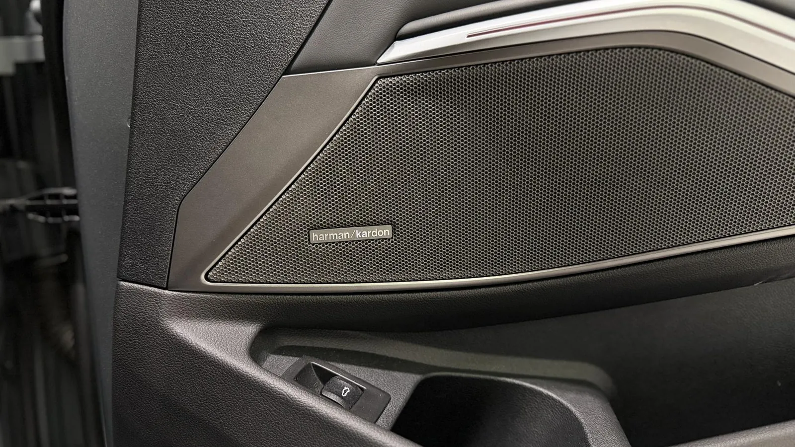 2022 BMW M3 — photograph 13 of 52
