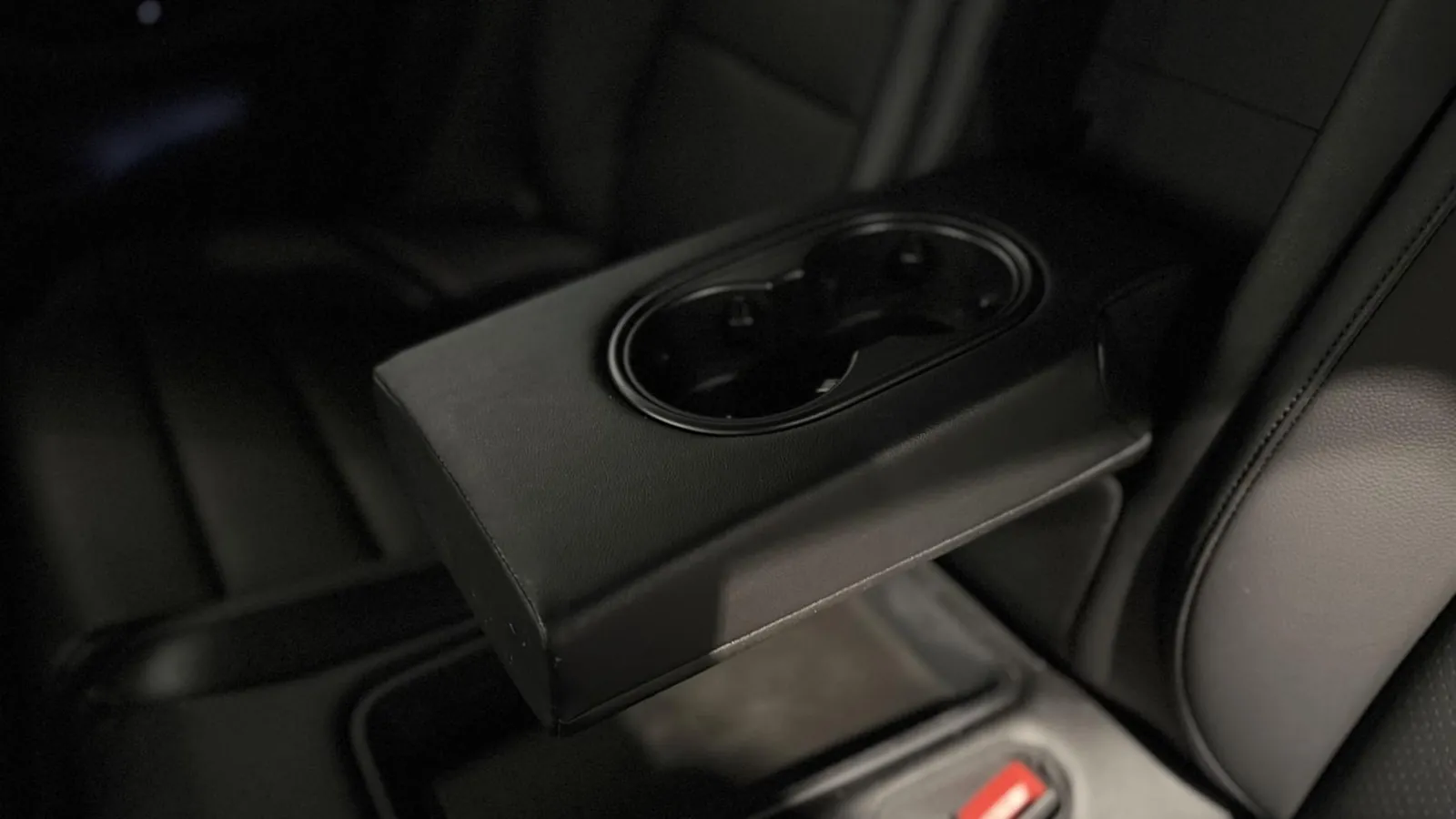 2022 Porsche Taycan — photograph 15 of 47