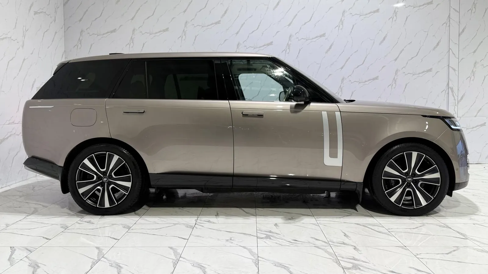 2023 Land Rover Range Rover — Full side profile of the Range Rover