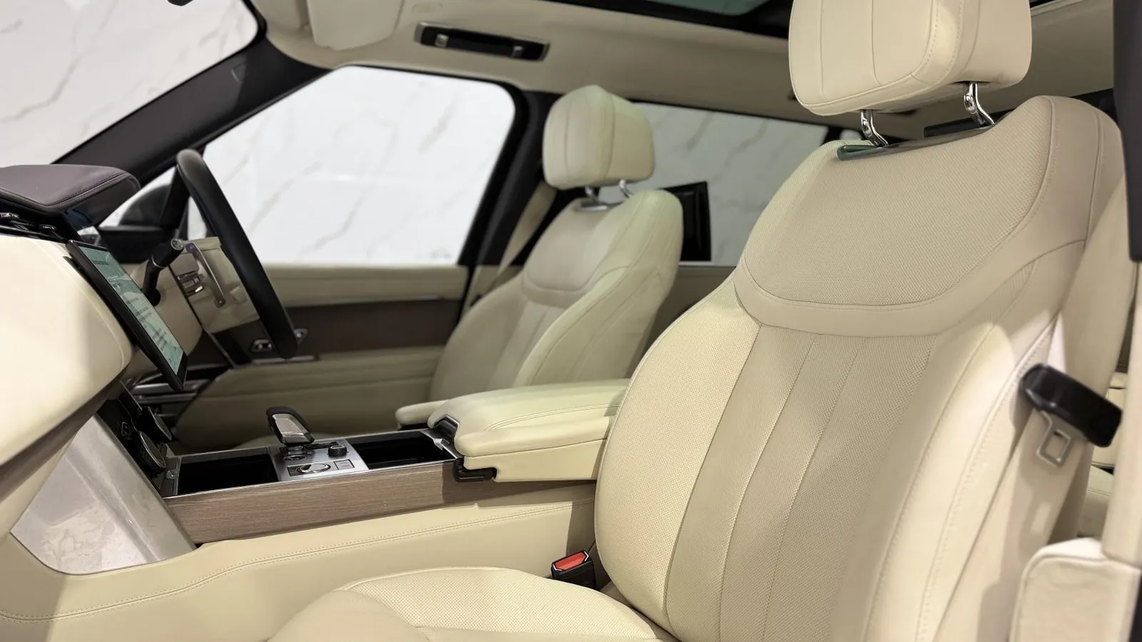 2023 Land Rover Range Rover — photograph 11 of 49