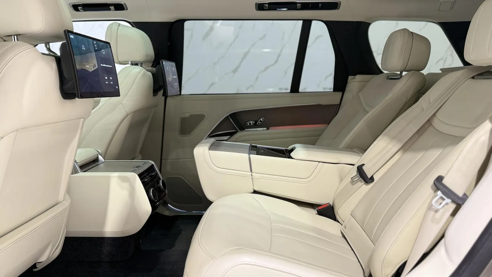 2023 Land Rover Range Rover — photograph 12 of 49