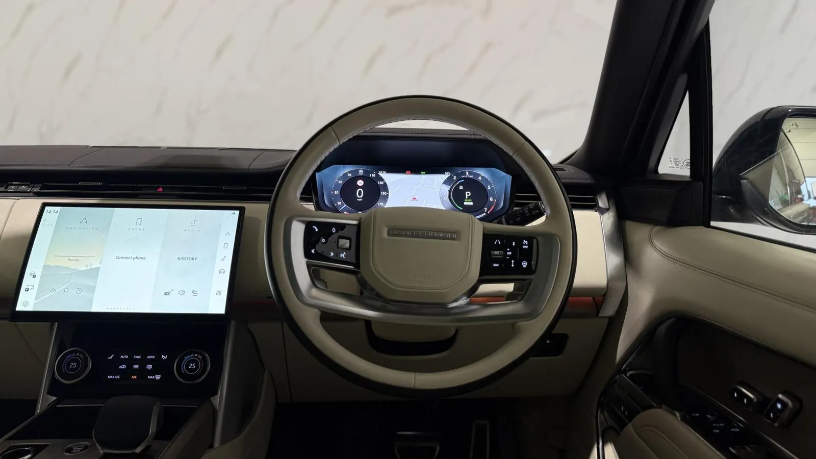 2023 Land Rover Range Rover — photograph 17 of 49