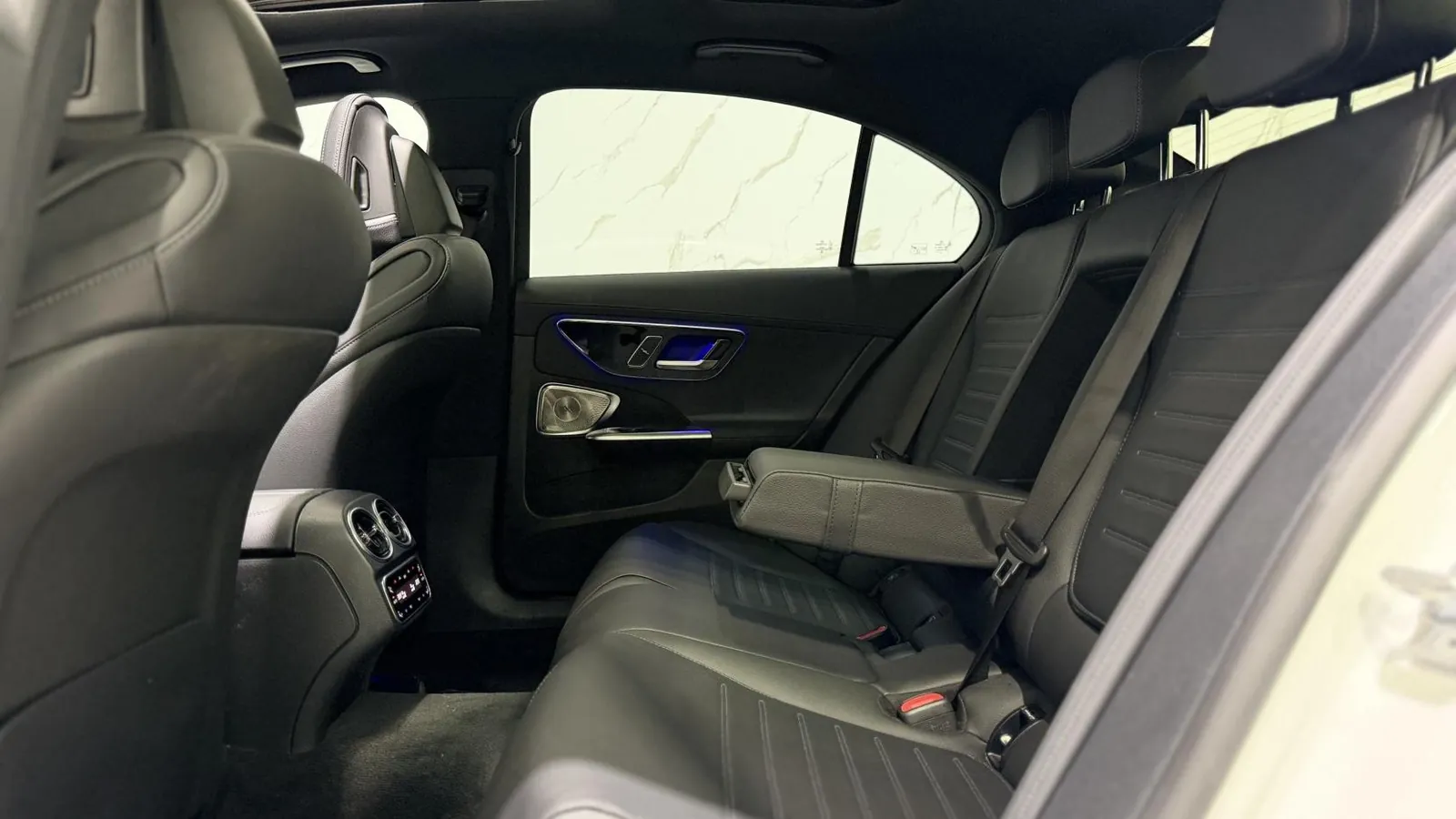 2024 Mercedes-Benz C Class — photograph 13 of 49
