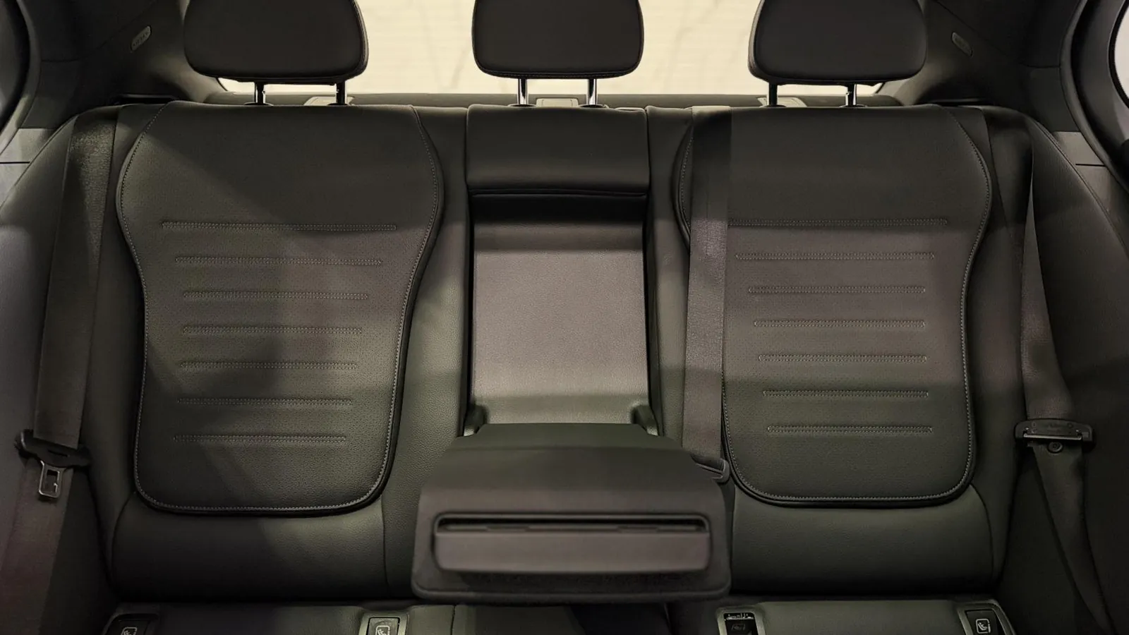 2024 Mercedes-Benz C Class — photograph 15 of 49