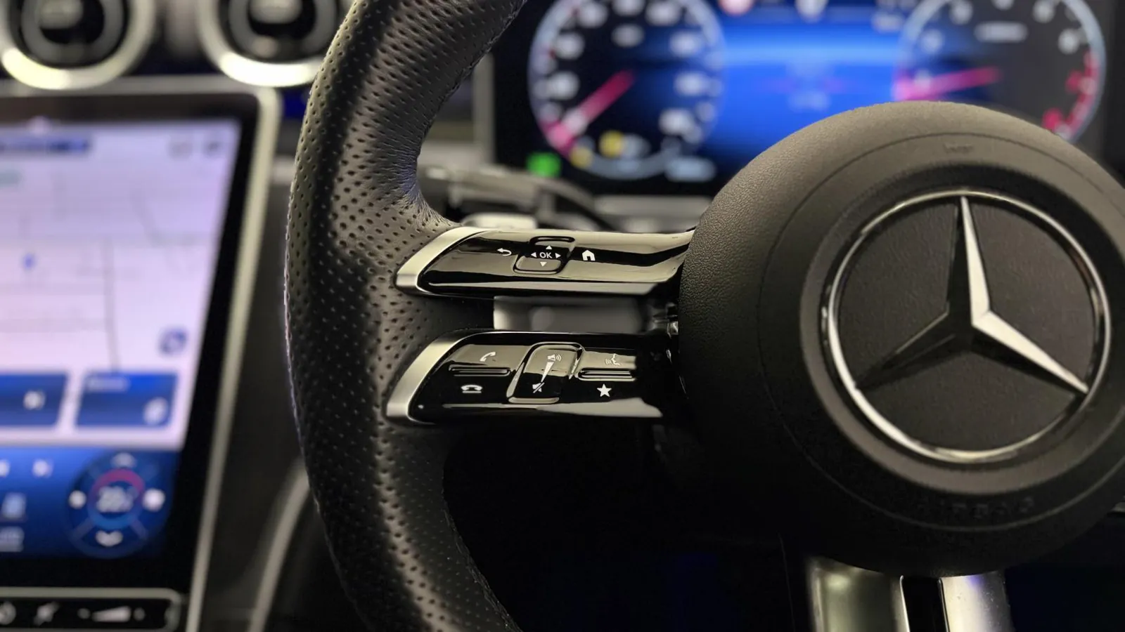 2024 Mercedes-Benz C Class — photograph 17 of 49