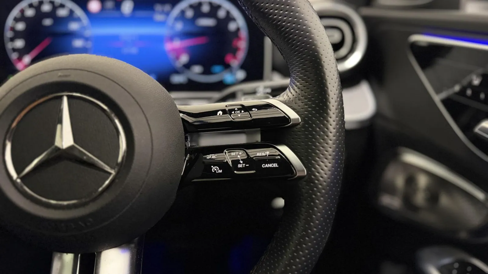 2024 Mercedes-Benz C Class — photograph 18 of 49
