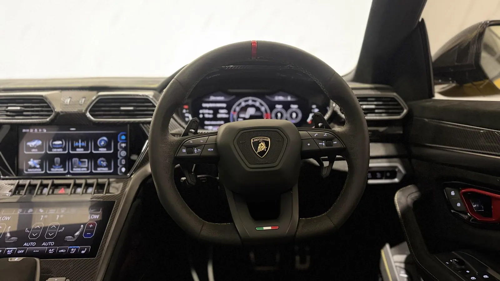 2024 Lamborghini Urus — Steering wheel and instrument display