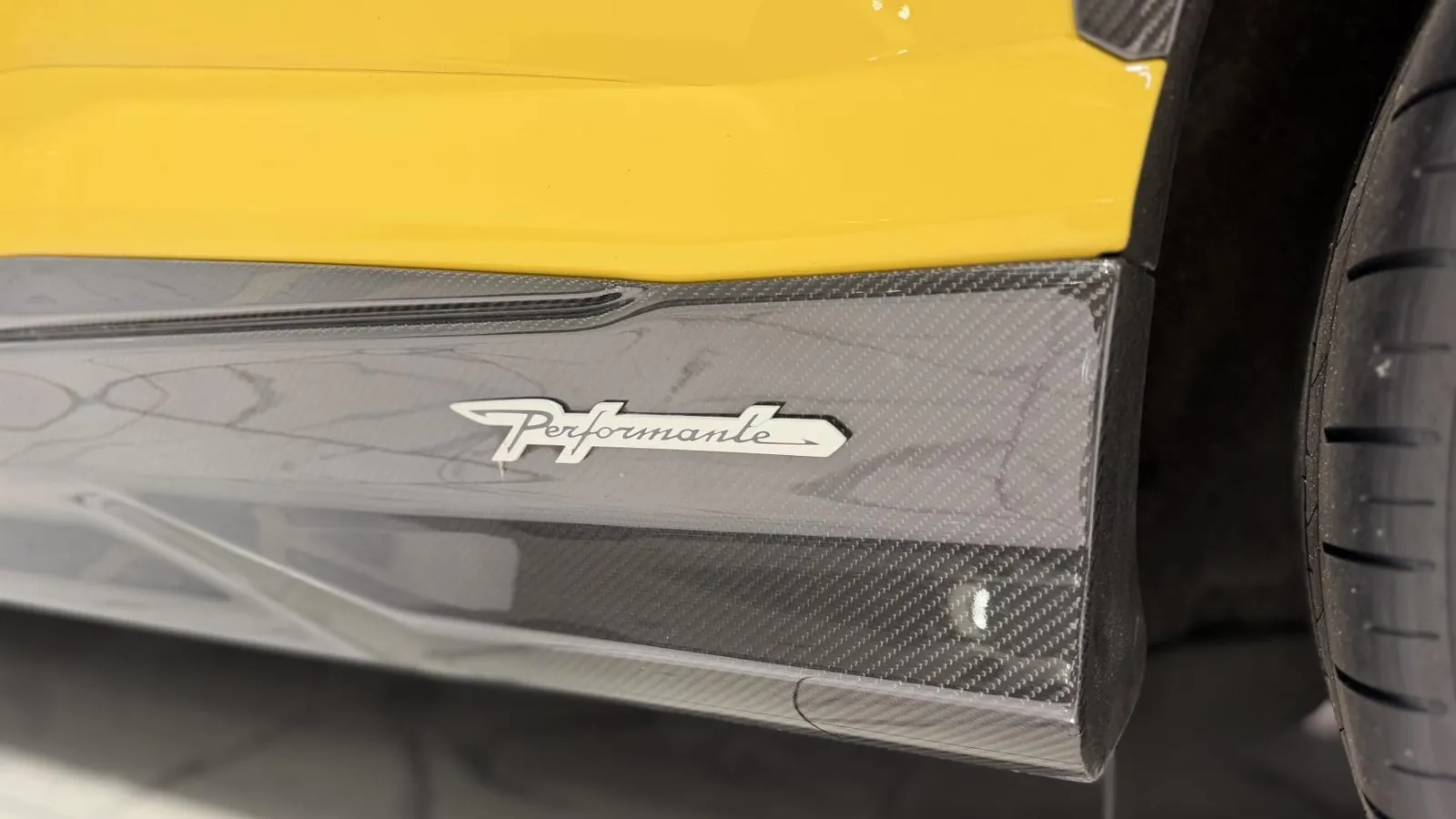 2024 Lamborghini Urus — Bonnet vent detail