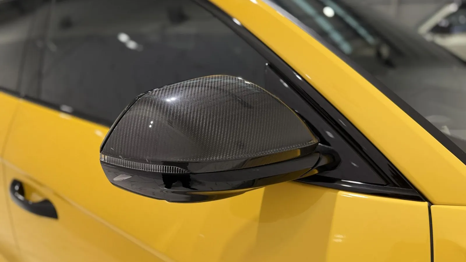2024 Lamborghini Urus — Door mirror in carbon fibre