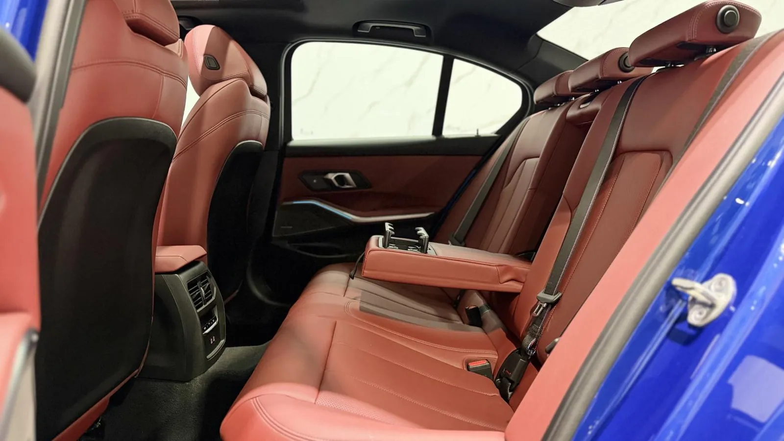 2025 BMW 3 Series — photograph 13 of 51