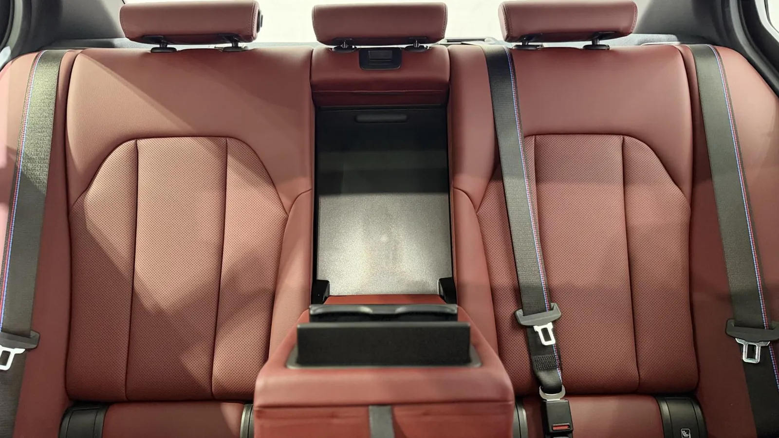 2025 BMW 3 Series — photograph 15 of 51