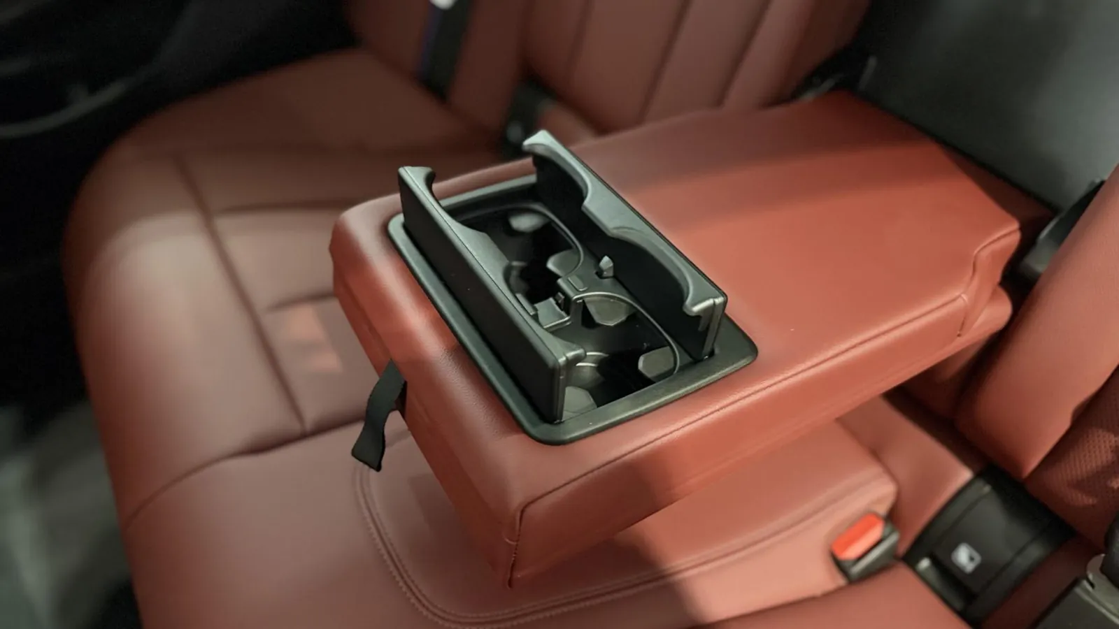 2025 BMW 3 Series — photograph 16 of 51