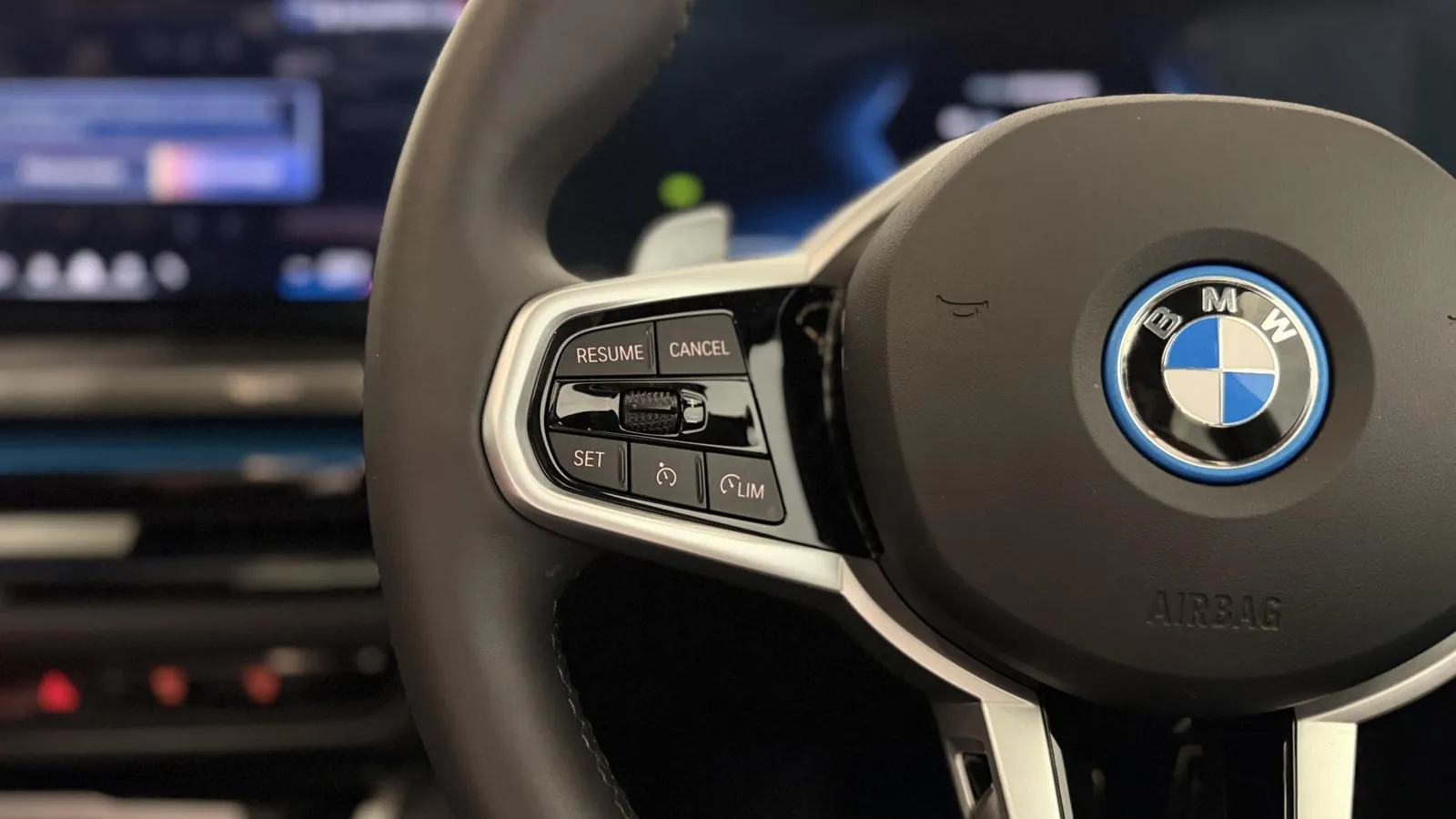 2025 BMW 3 Series — photograph 17 of 51